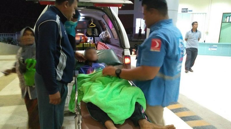 มูลนิธิฮิลาลอะห์มัร(ยล.1) นำผู้ป่วย อาการอาเจียน ออนเพลีย ส่ง รพ.รามัน